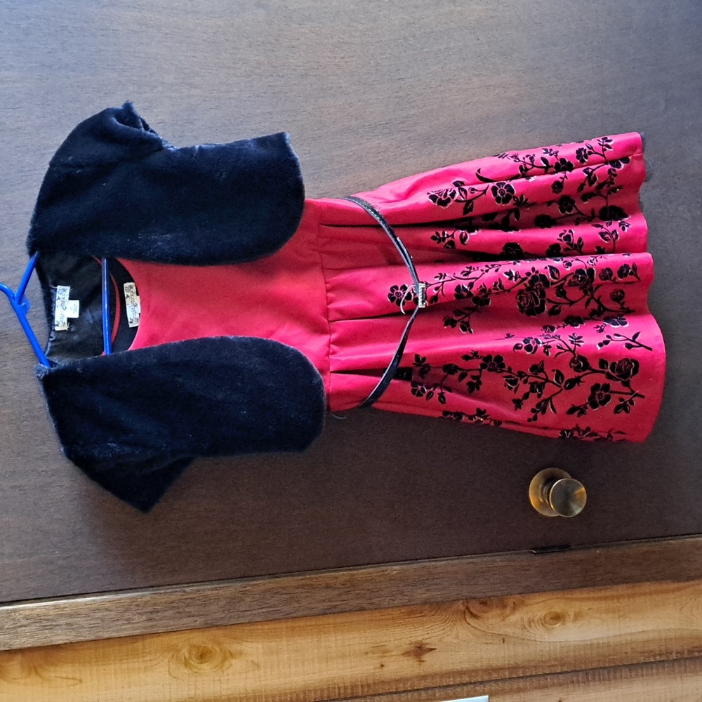 girl's 10 knit works red dress with black flowers .Has a black velour shrug